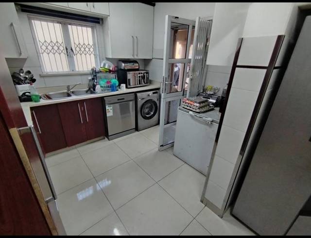 6 BEDROOM HOUSE FOR SALE IN SOMERSET PARK